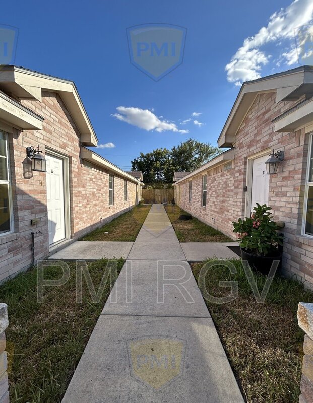 Pharr Condo: 307 W Albatross Ave