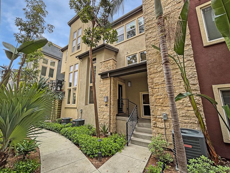 San Diego Townhome: 7911 Modern Oasis Dr