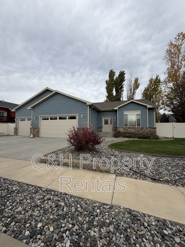 Billings House: 5421 Spring Stone Avenue