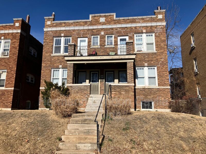 St. Louis House: 3753-3755 Dunnica Avenue