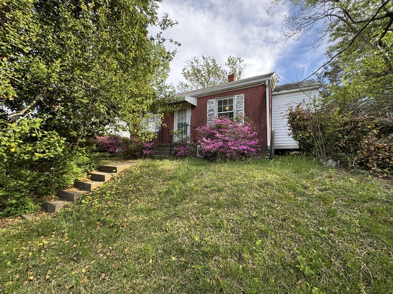 Richmond House: 1201 Nelwood Dr