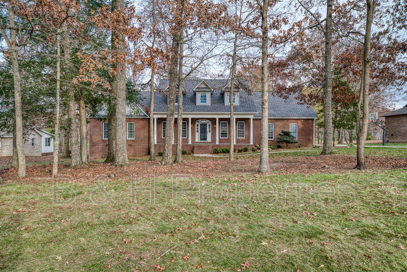 Crossville House: 444 Ironwood Drive