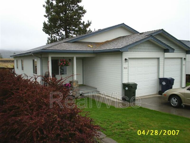 Bend House: 933 NE Hidden Valley Dr