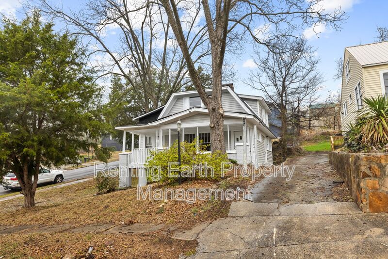 Birmingham House: 1900 15th Court North