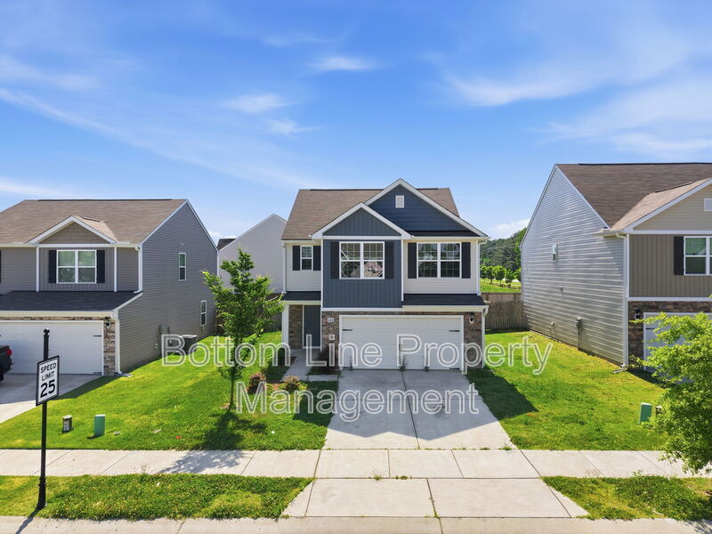 Zebulon House: 608 Frosty Way