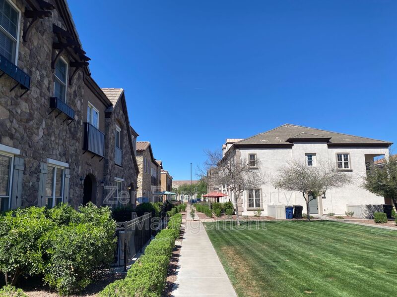 Gilbert House: 2744 S Pewter Drive