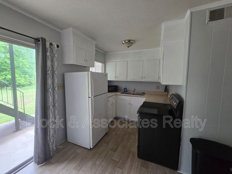 Archdale Condo: 3501 Glendale Rd