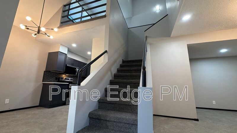 Lincoln House: 1821 Ridgehaven Ct-6