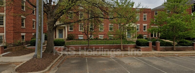 Alexandria Condo: 1305 E Abingdon Dr