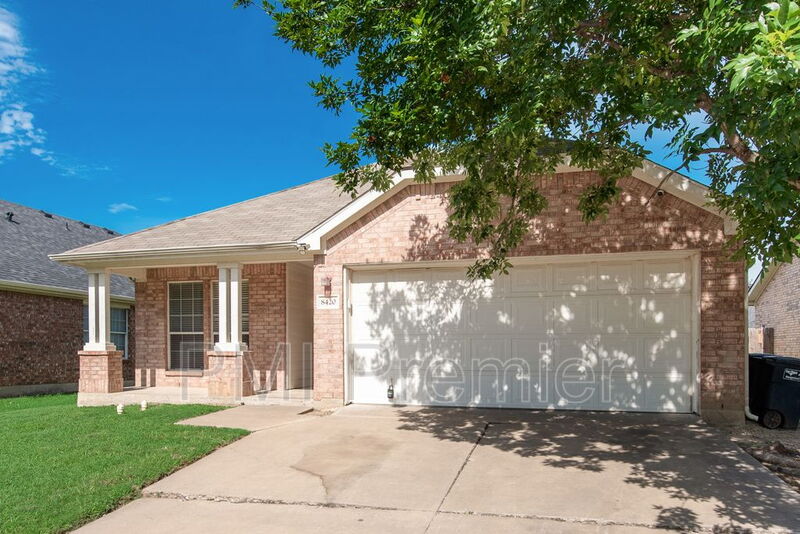 Fort Worth House: 8420 Silverbell Ln