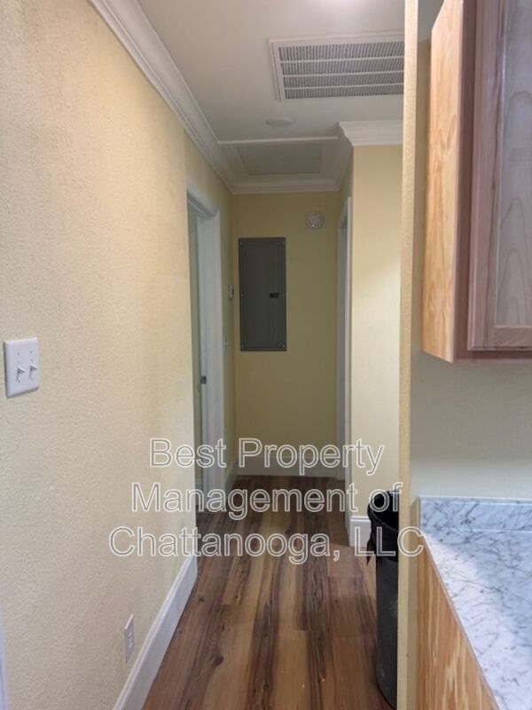 Chattanooga House: 5281-87 Usher Dr