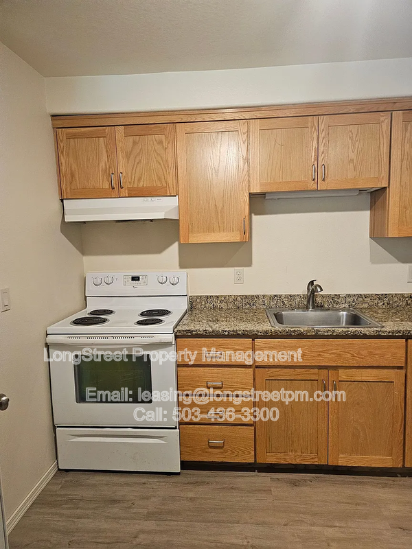 Portland Apartment: 300 SE 148th Ave