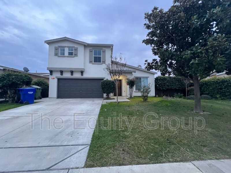 Dinuba House: 2020 Golden Way