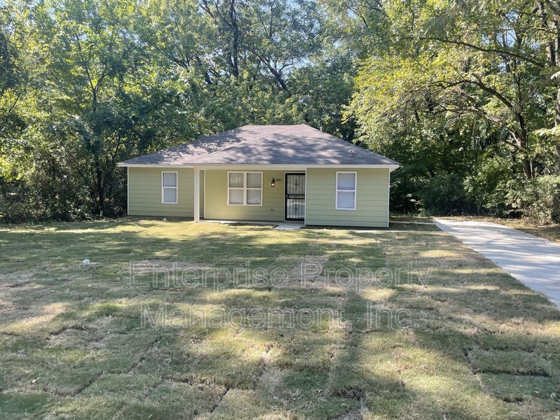 Photo 2 of 3187 E Shirley Circle