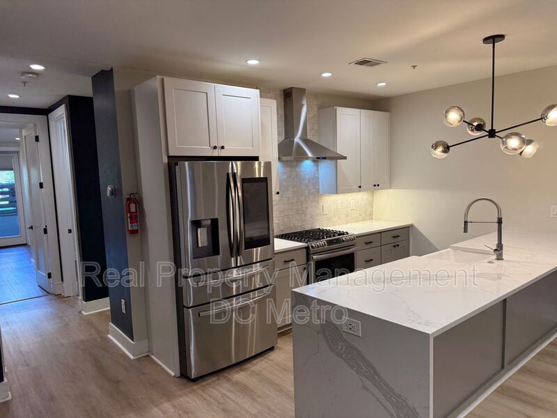 Washington House: 1331 Taylor St NW 1