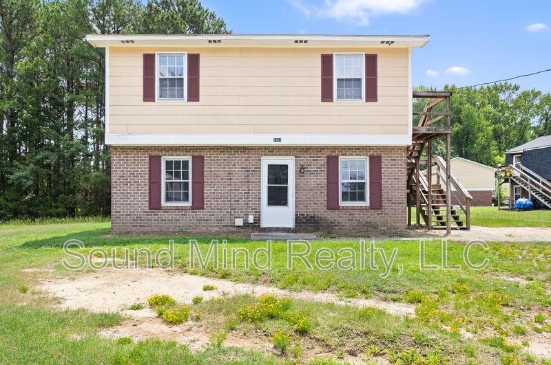 Rocky Mount House: 1403 Sportsman Trail