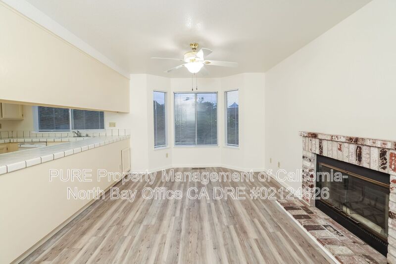 Santa Rosa House: 1190 Exeter Drive