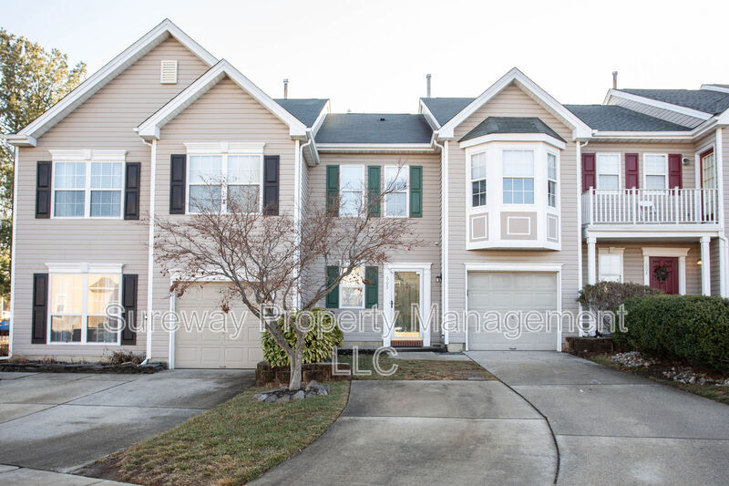 Blackwood Townhome: 605 Doral Dr