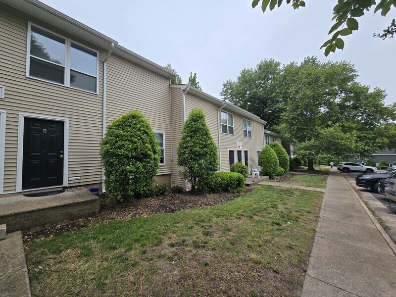 Richmond Condo: 1245 Nelson St
