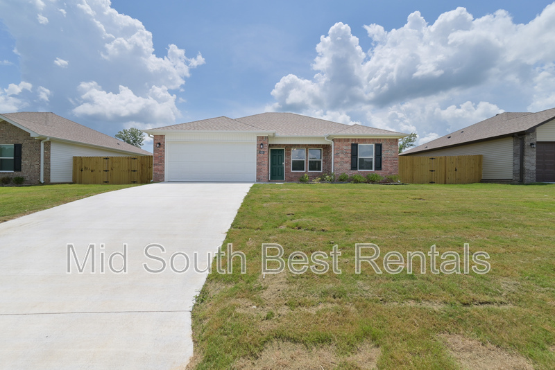 Jacksonville House: 829 Pine Tree Rd