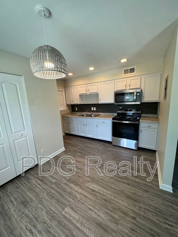 Louisville Condo: 2100 Murray Ave