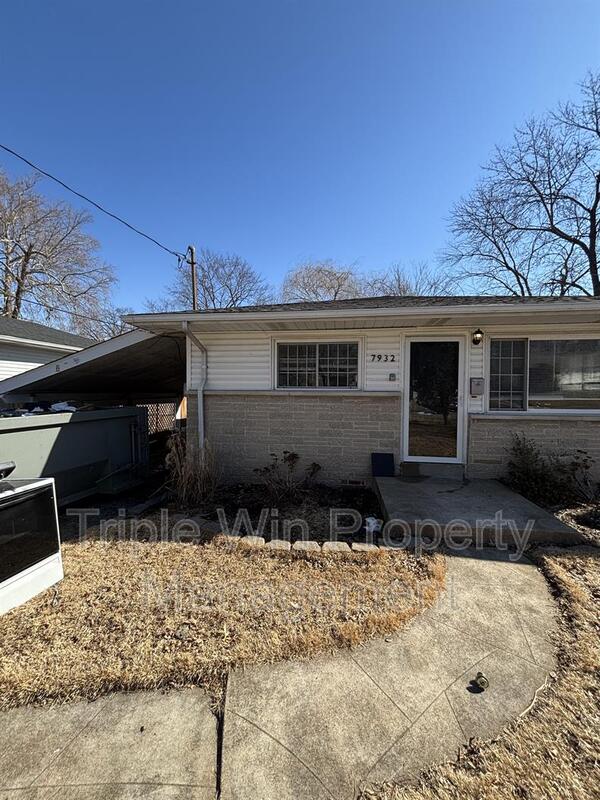 Saint Louis House: 7932 La Belle St