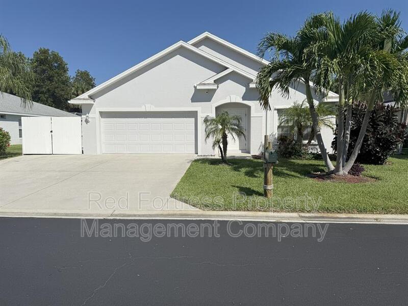 Fort Myers House: 15570 Beach Pebble Way