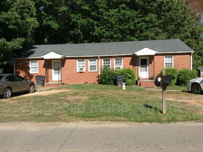 Henderson House: 831 High St
