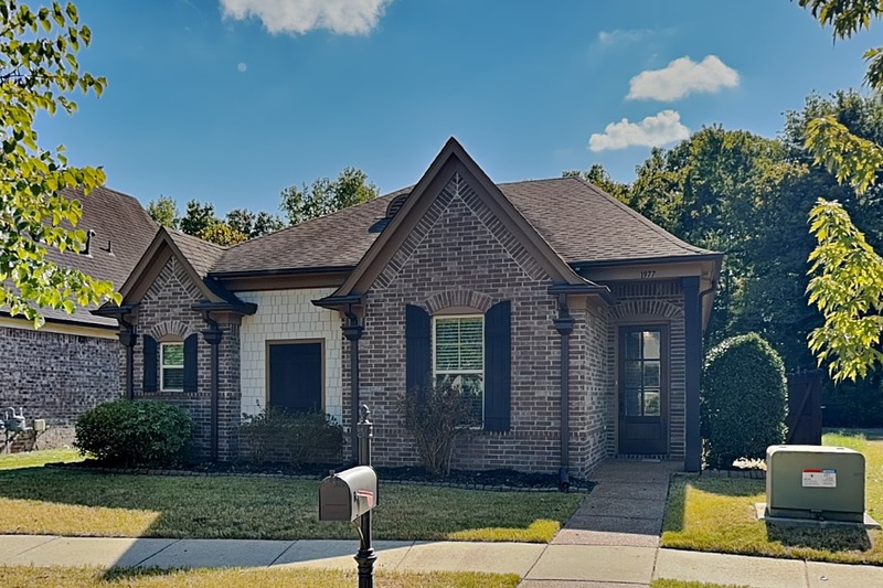 Cordova House: 1977 Rochelle Ln