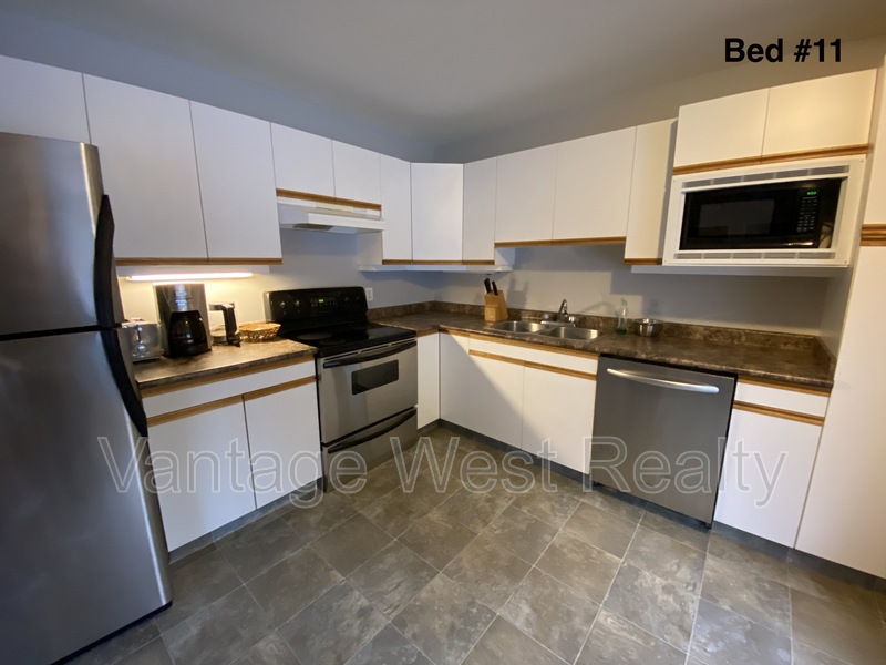 Kelowna House: 11-453 Morrison Ave