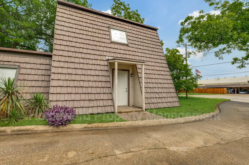 Irving Condo: 809 East Pioneer Drive