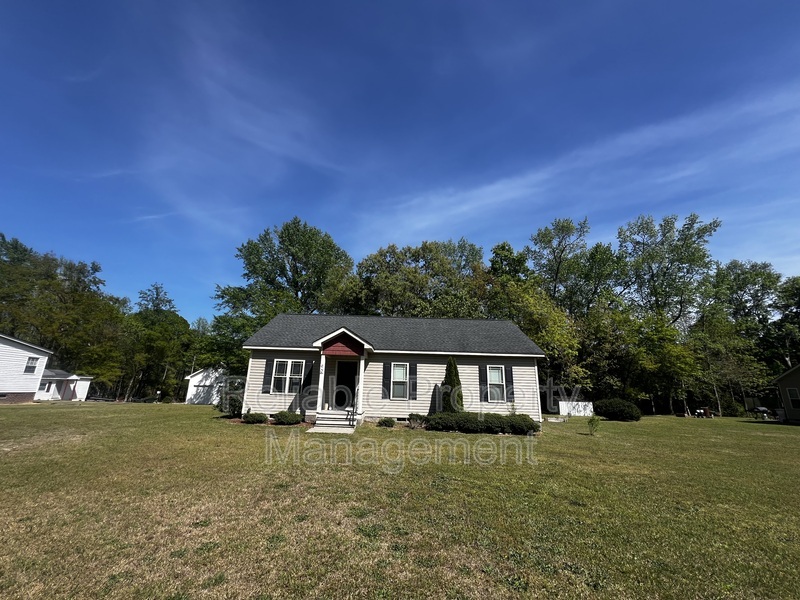 Angier House: 90 Young Rd