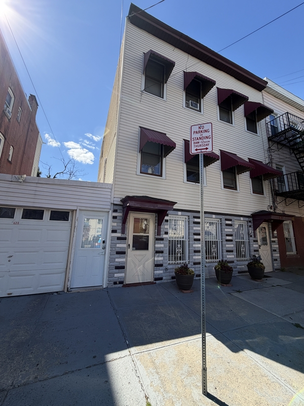Newark Condo: 638 N 5th Street 4