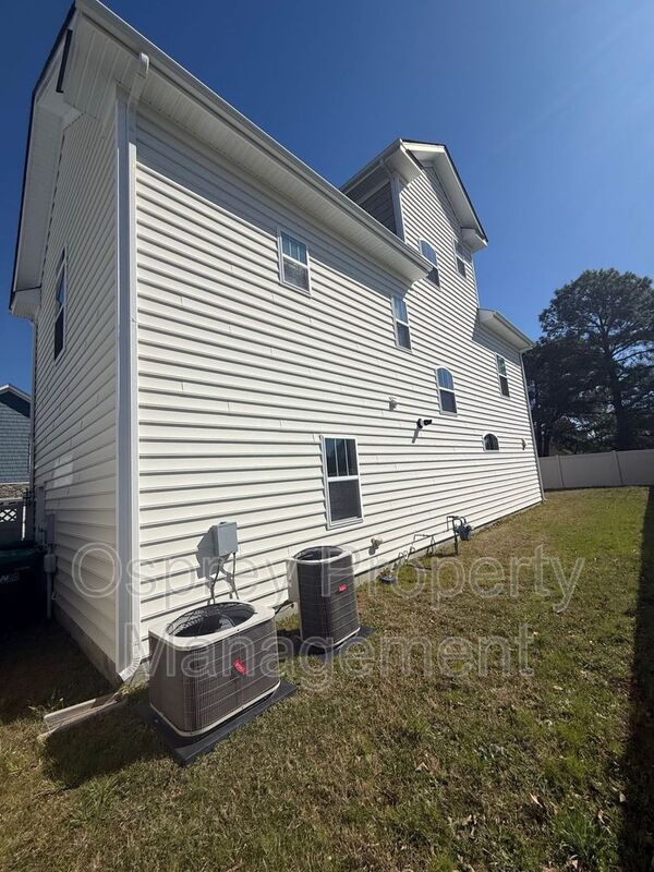 Spacious end-unit home in Virginia Beach!  - Photo 32