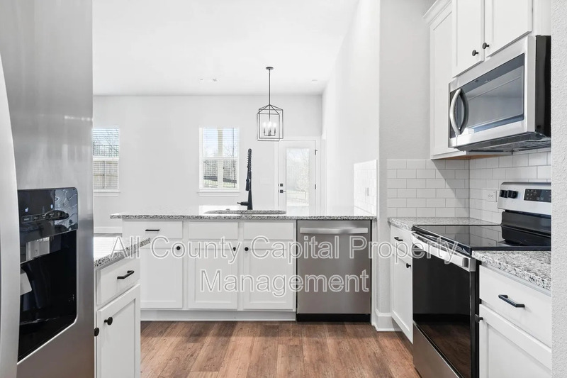 Manor House: 17008 Wind Chime Dr