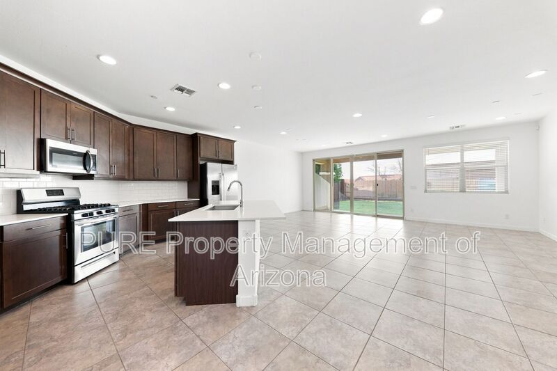 Peoria House: 12537 W Calle De Baca