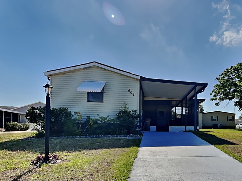 Lady Lake House: 804 Weeping Willow Ave