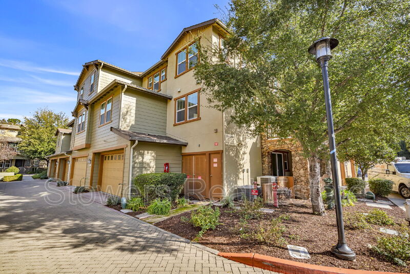 Walnut Creek House: 718 El Paseo Cir