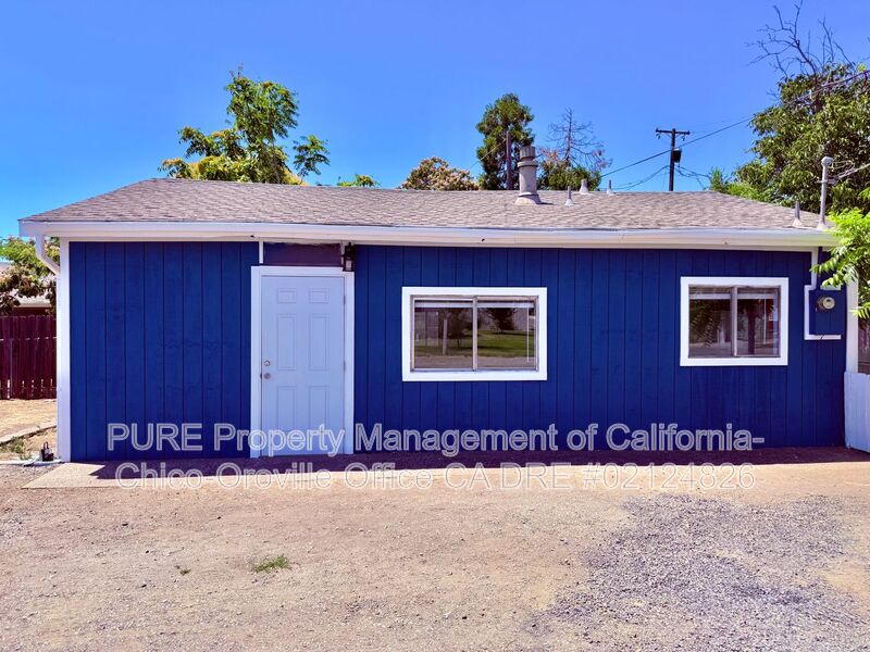 Los Molinos House: 25143 Molinos Ave