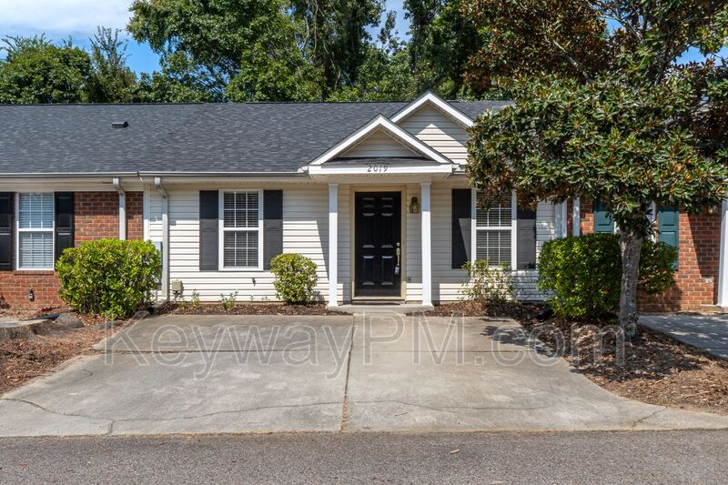 Augusta Townhome: 2019 Emerald Bay Drive