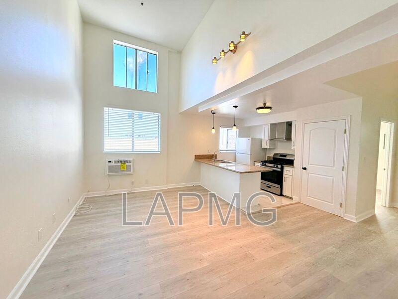 Los Angeles House: 432 N Kingsley Dr.