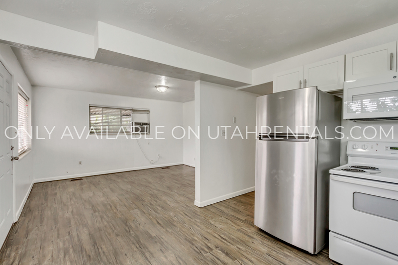 Farmington House: 398 W State St
