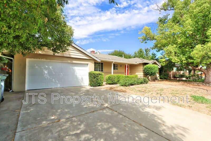 Sacramento House: 6565 S. Land Park Drive