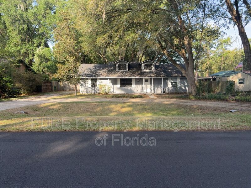 Ocala House: 70 Almond Road