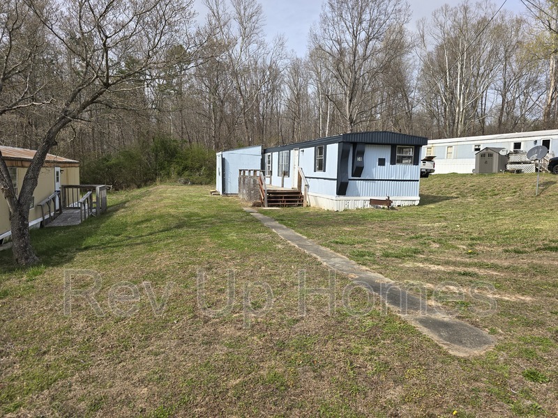 Danville House: N 38 Danville 3701 US-29 BUS