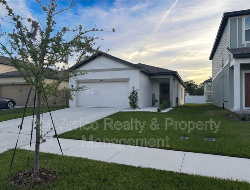 Zephyrhills House: 35552 Shade Fern La