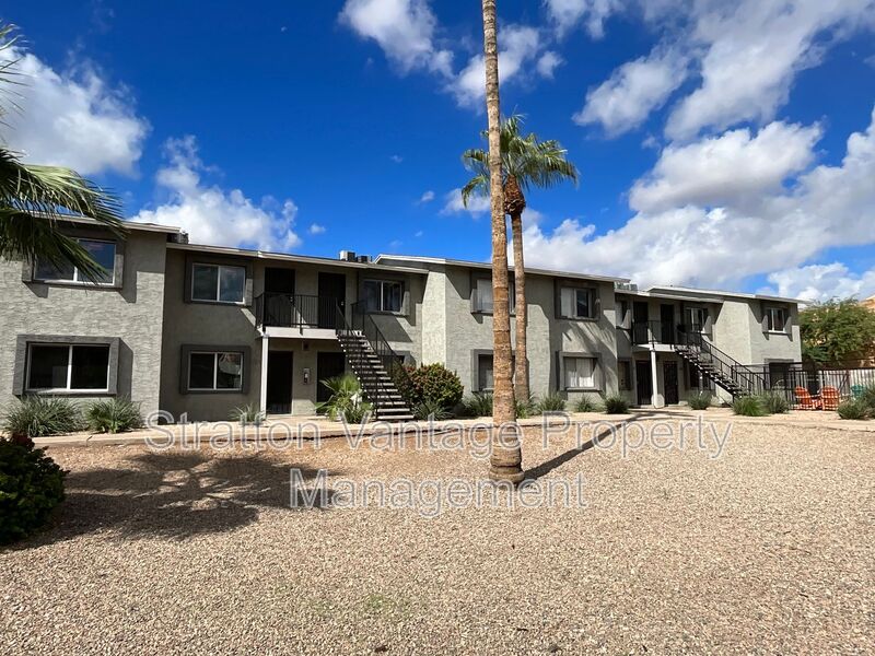Phoenix Condo: 2104 E Eugie Ter