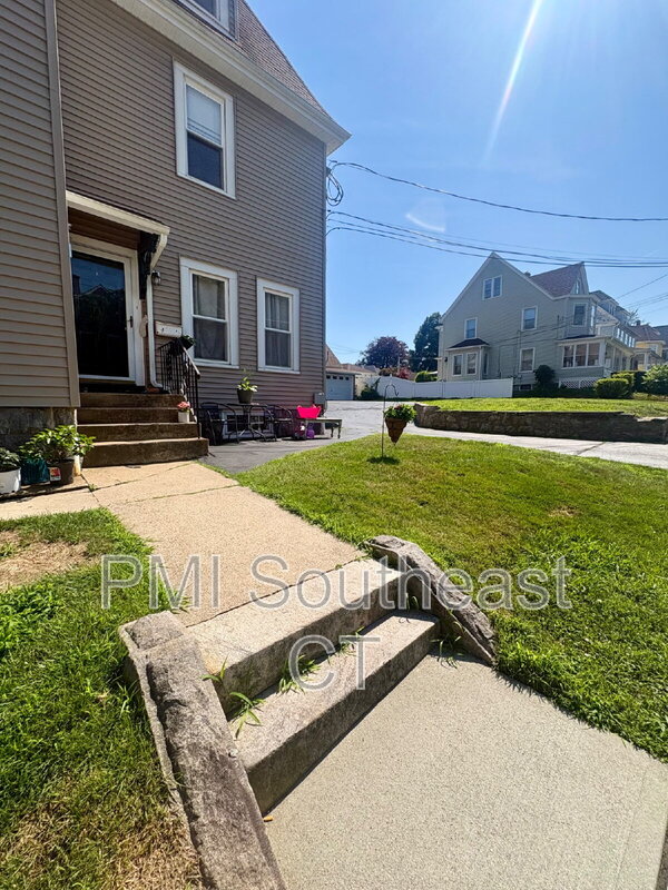 New London Condo: 285 Montauk Avenue