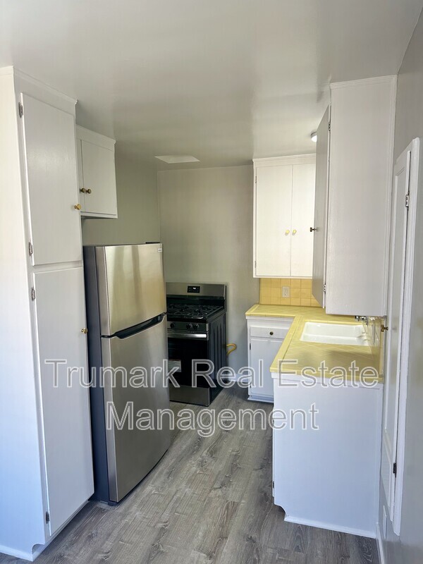 Glendale Condo: 215 W Acacia Ave