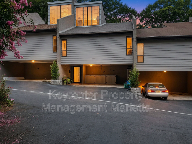 Decatur House: 510 Ponce De Leon Avenue